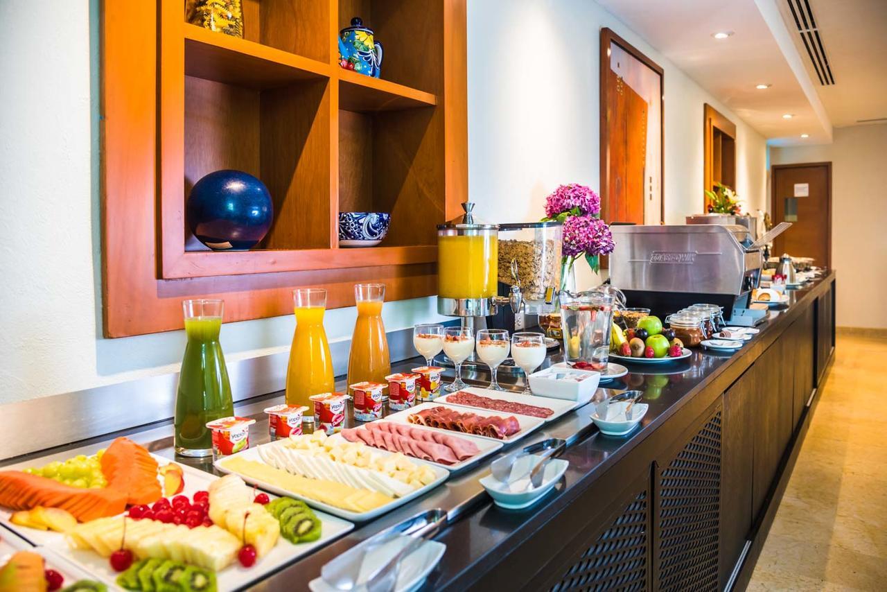Eurostars Zona Rosa Suites Μεξικό Εξωτερικό φωτογραφία A buffet at a hotel